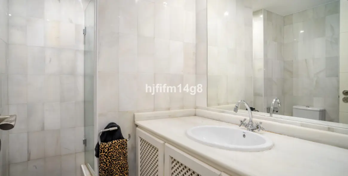 Sale of ground floor apartment in Nueva Andalucía 11