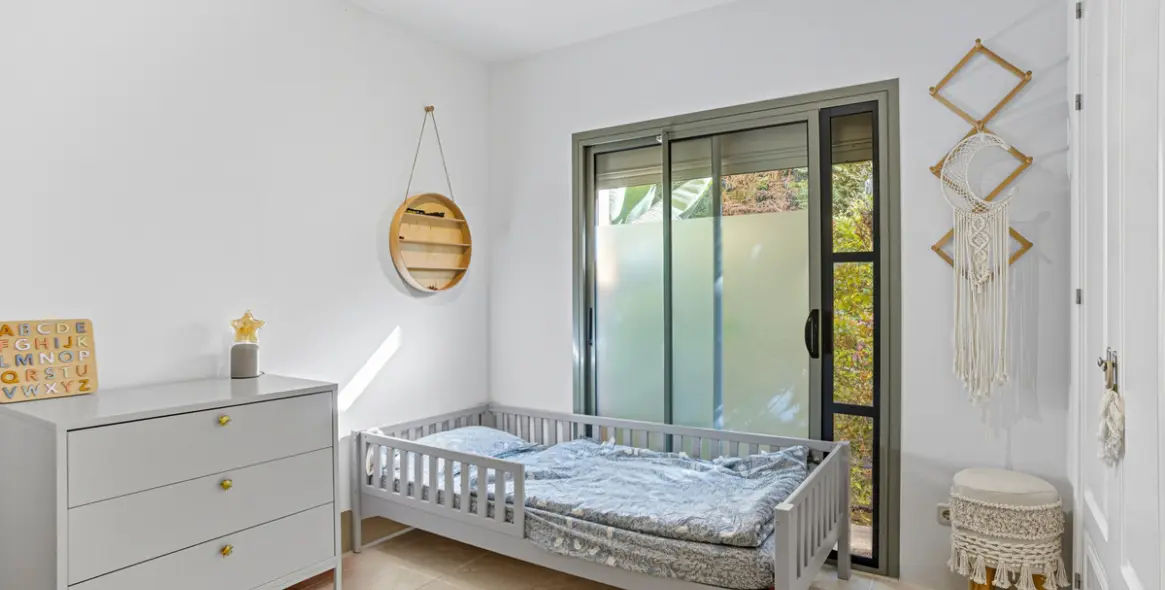 Sale of ground floor apartment in Estepona 12