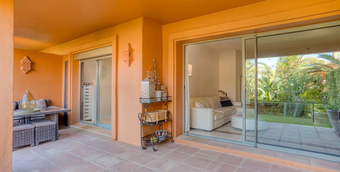 Sale of ground floor apartment in Estepona 15