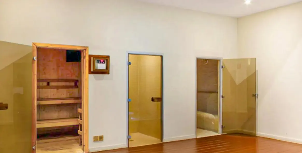 Sale of ground floor apartment in Estepona 18