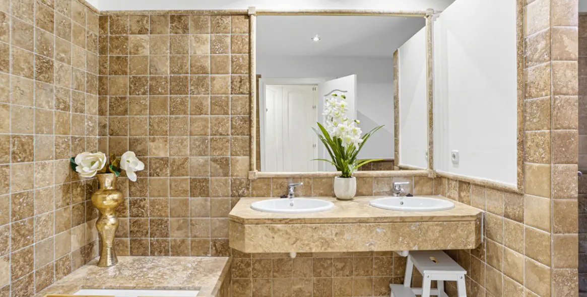 Sale of ground floor apartment in Estepona 20