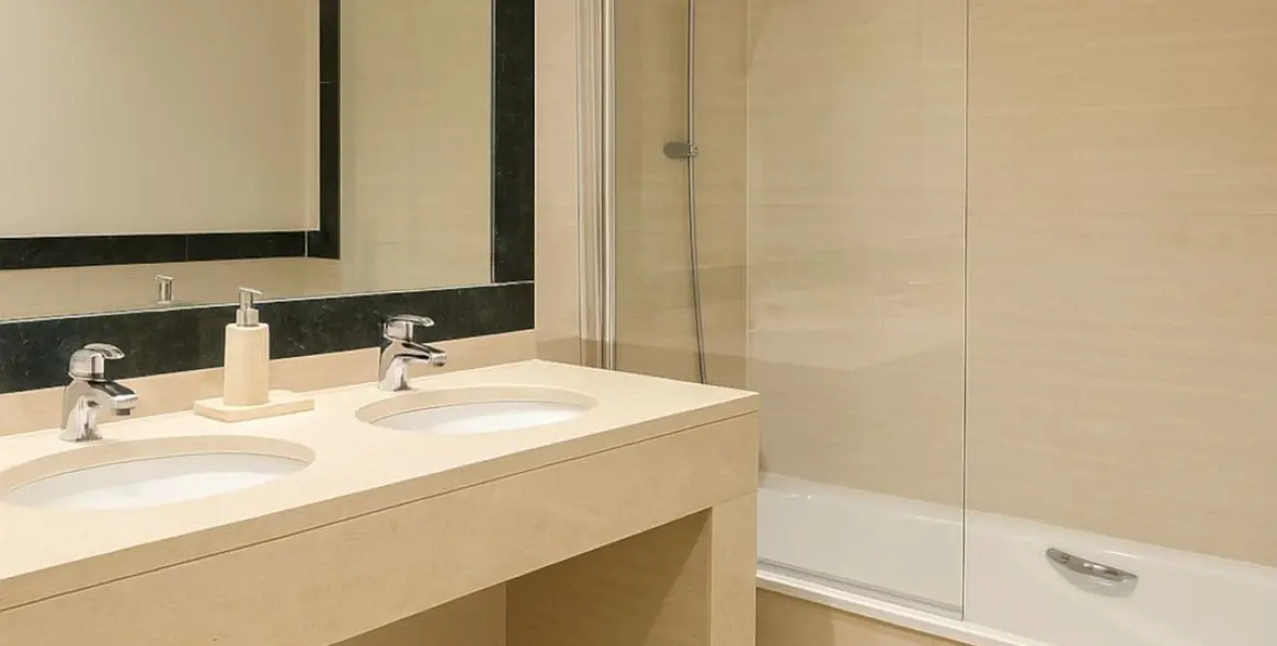 Sale of ground floor apartment in Benahavís 7