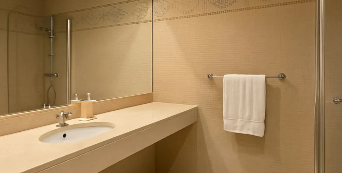 Sale of ground floor apartment in Benahavís 11