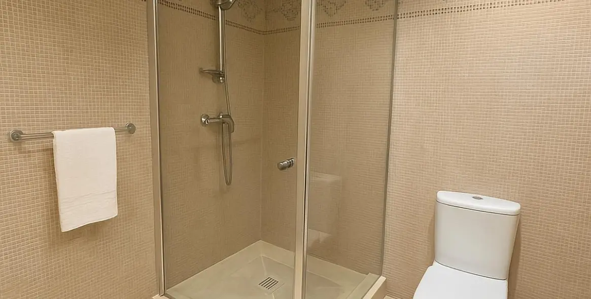 Sale of ground floor apartment in Benahavís 12