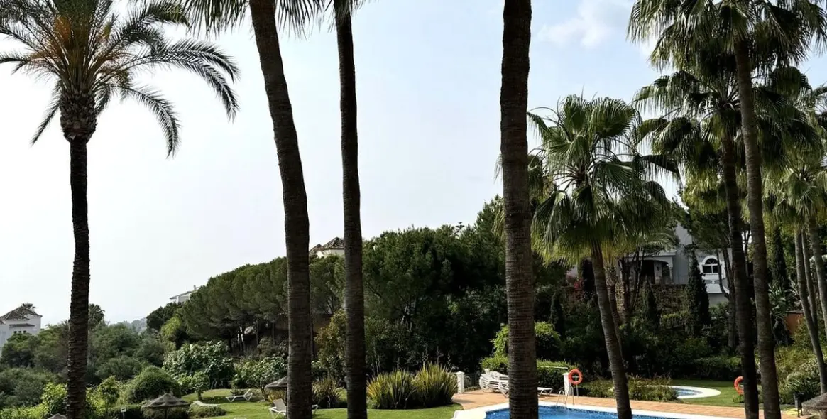 Sale of ground floor apartment in Benahavís 17