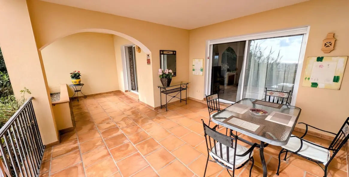 Sale of ground floor apartment in Benahavís 1