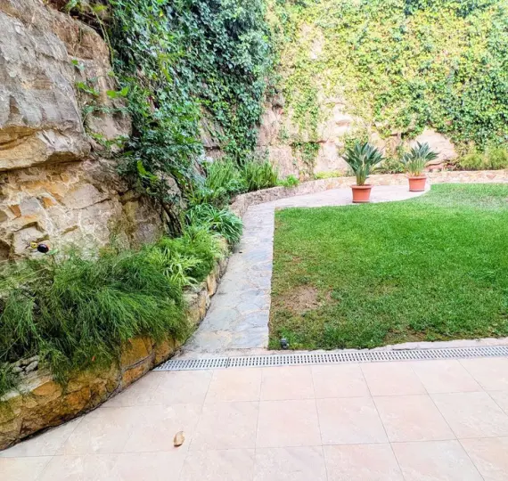 Sale of ground floor apartment in Benahavís