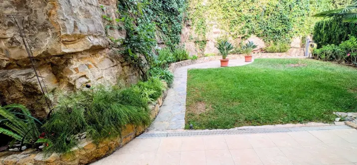 Sale of ground floor apartment in Benahavís 1