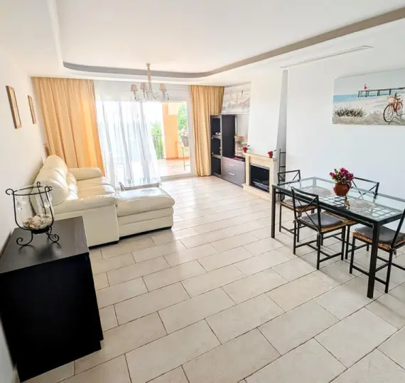 Sale of ground floor apartment in Benahavís