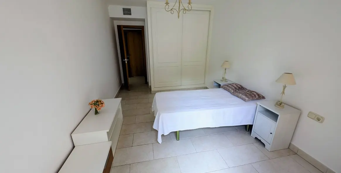 Sale of ground floor apartment in Benahavís 11