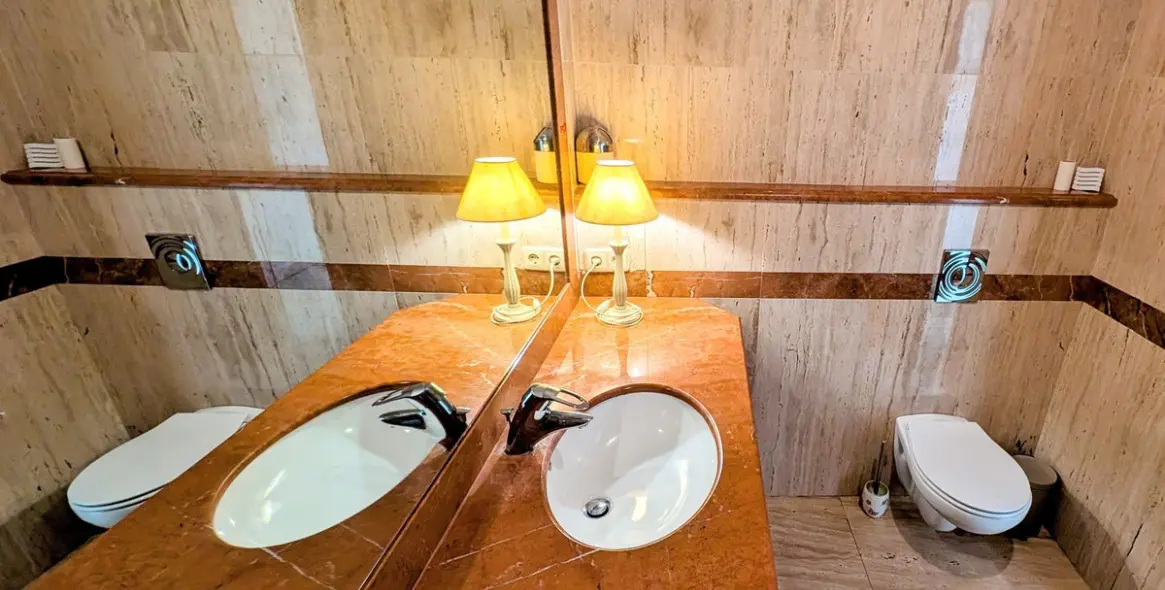 Sale of ground floor apartment in Benahavís 15