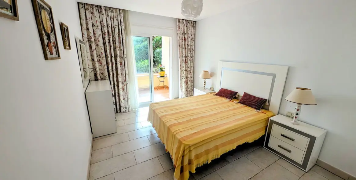 Sale of ground floor apartment in Benahavís 17