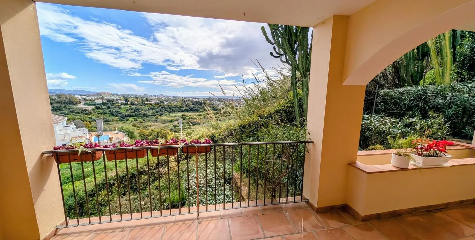 Sale of ground floor apartment in Benahavís 3