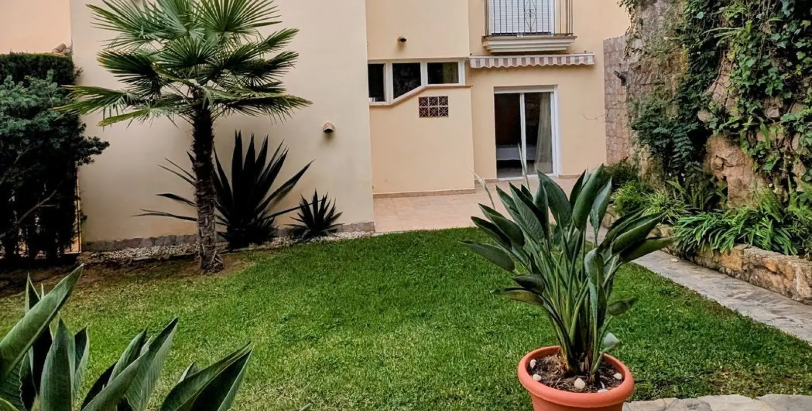 Sale of ground floor apartment in Benahavís 4