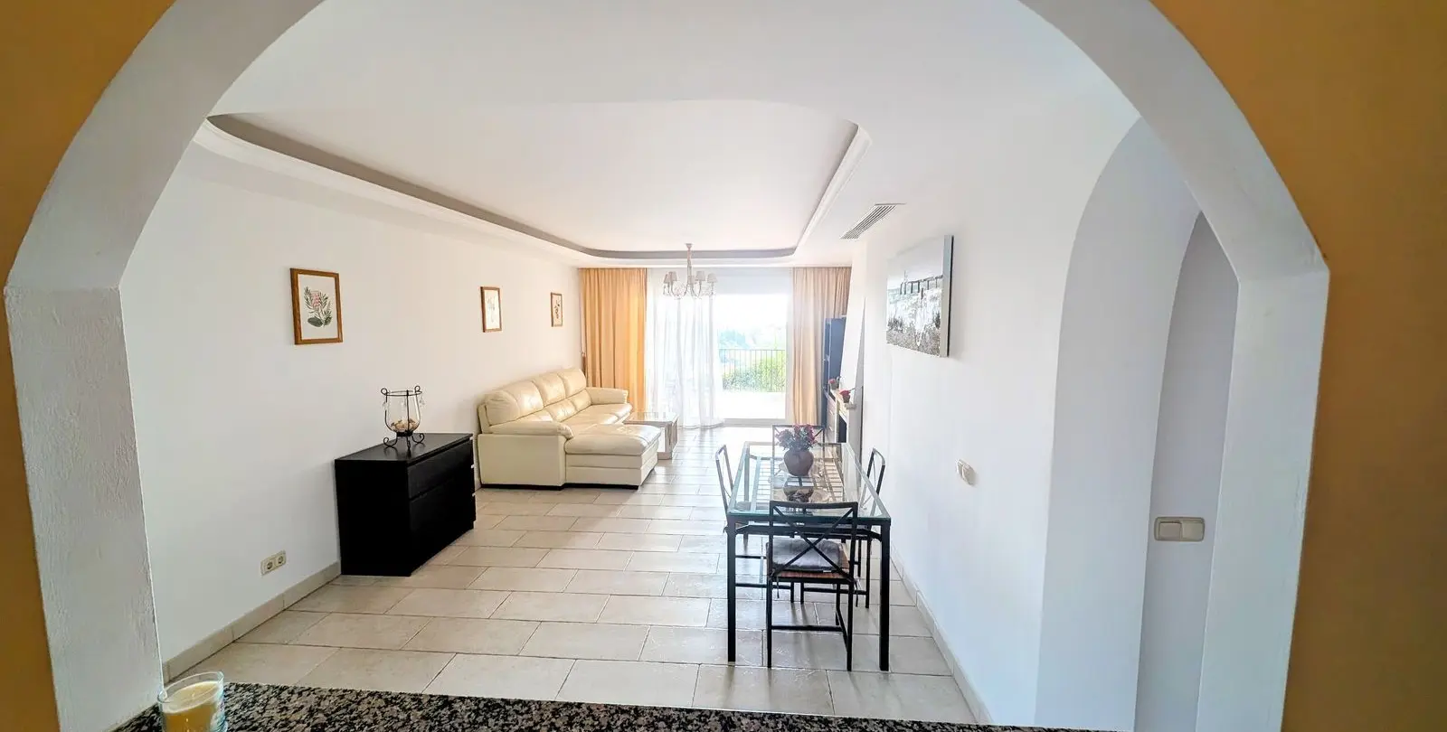Sale of ground floor apartment in Benahavís 10