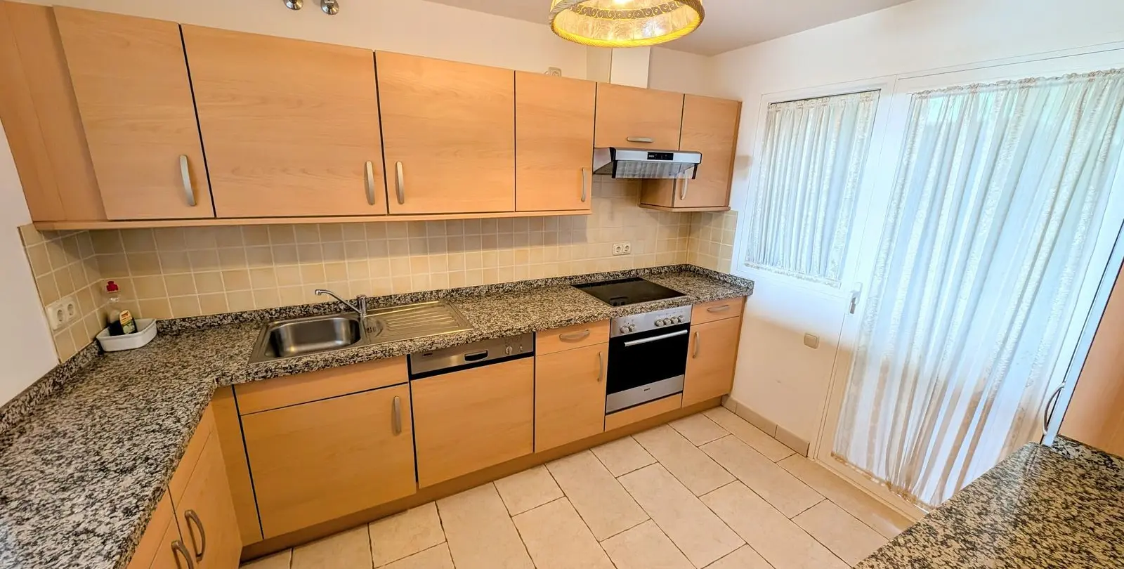 Sale of ground floor apartment in Benahavís 11