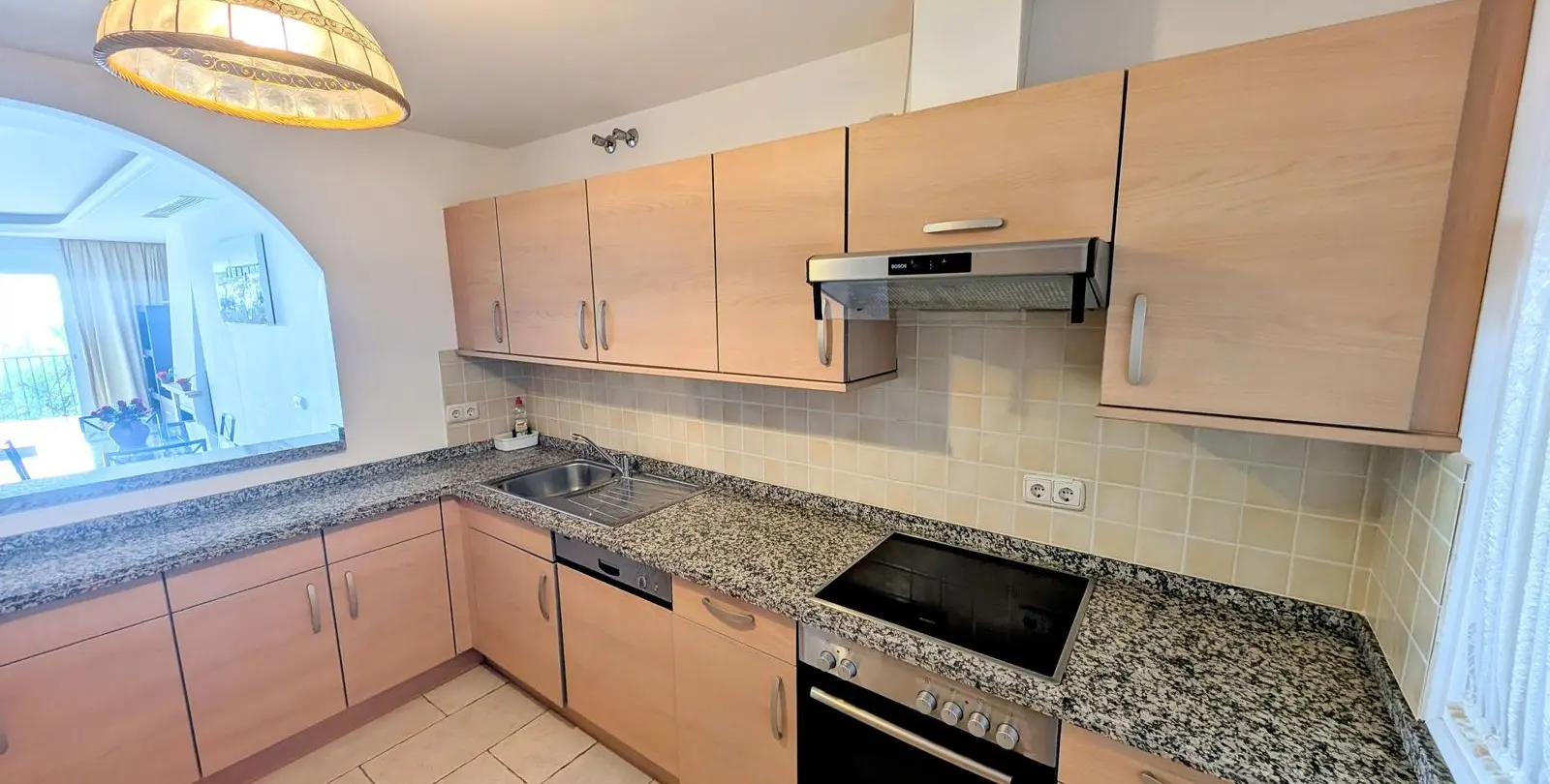 Sale of ground floor apartment in Benahavís 12
