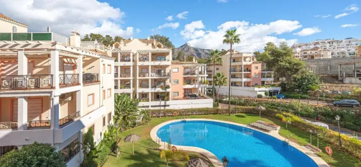 Продажа апартаментов на среднем этаже в Las Brisas 0