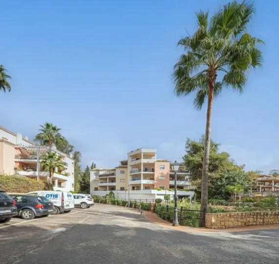 Продажа апартаментов на среднем этаже в Las Brisas