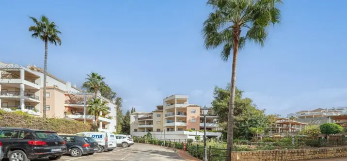 Продажа апартаментов на среднем этаже в Las Brisas 1