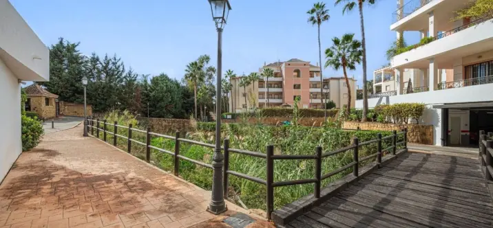 Продажа апартаментов на среднем этаже в Las Brisas 2