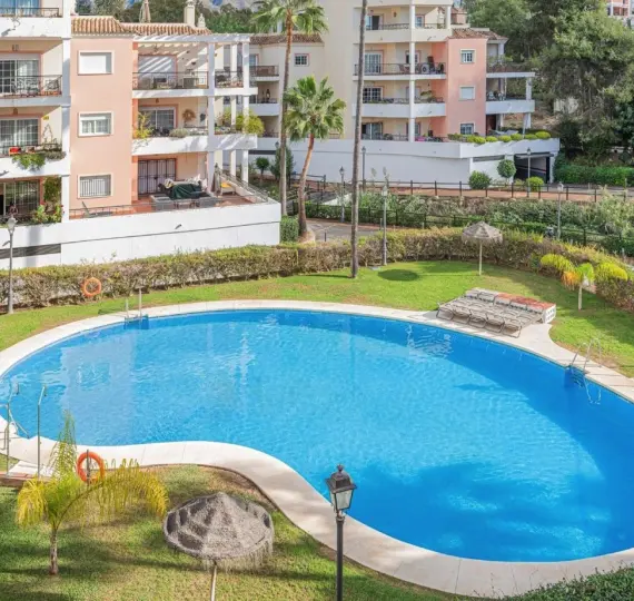 Продажа апартаментов на среднем этаже в Las Brisas