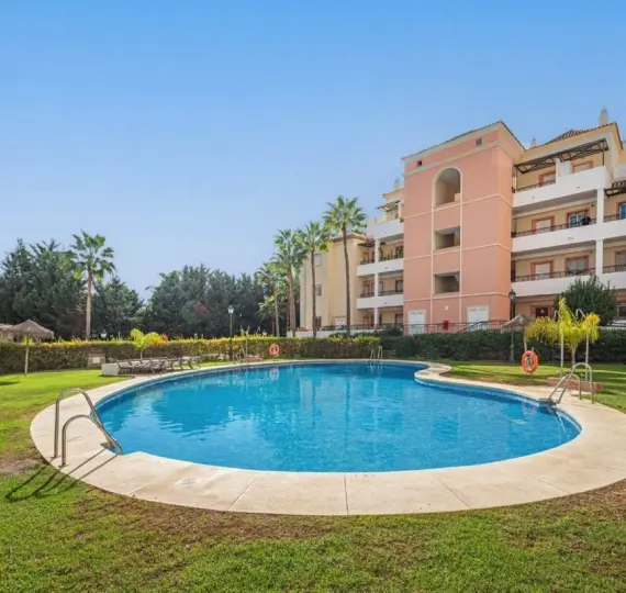 Продажа апартаментов на среднем этаже в Las Brisas