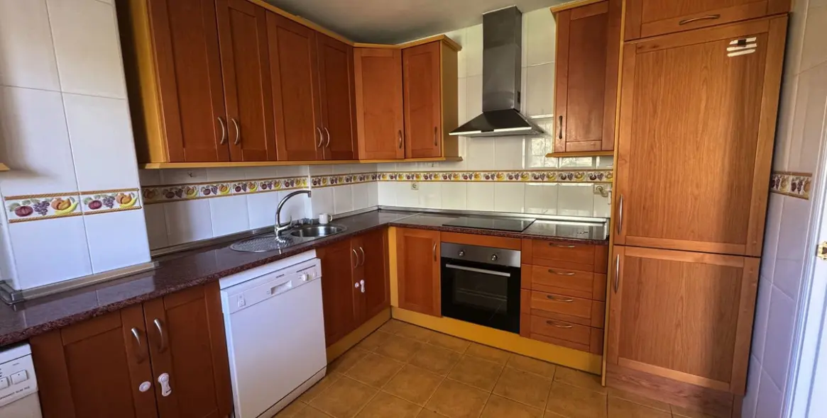 Sale of middle floor apartment in Las Brisas 9