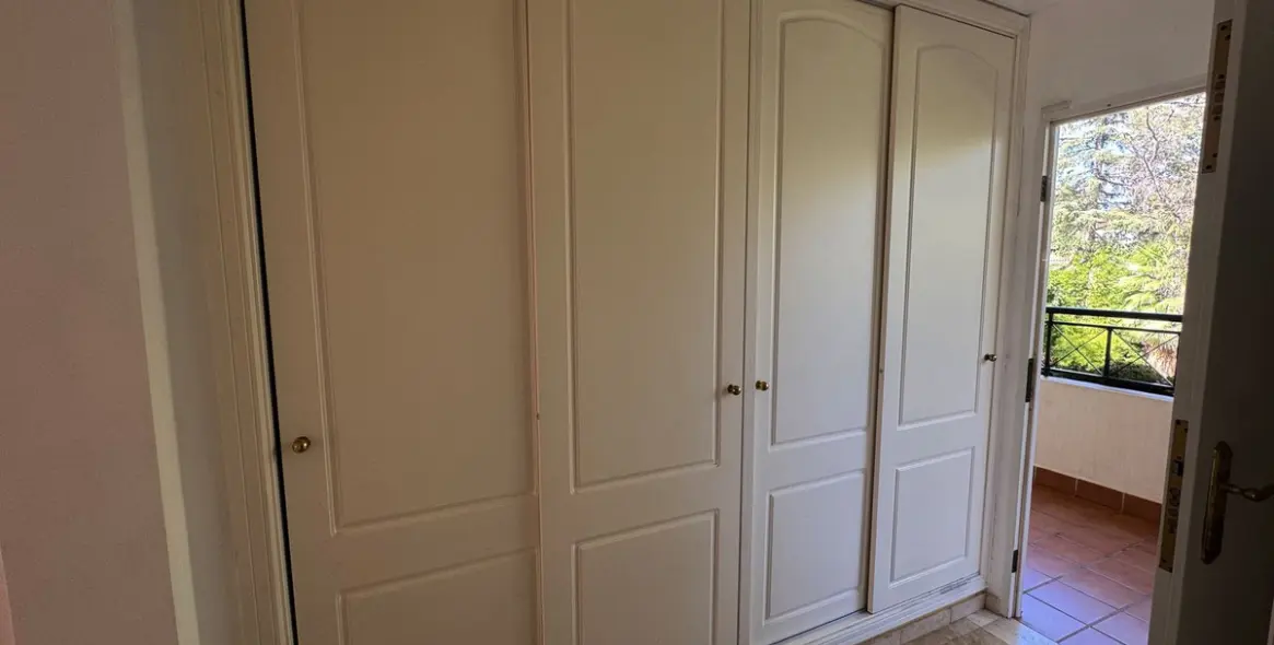 Sale of middle floor apartment in Las Brisas 10