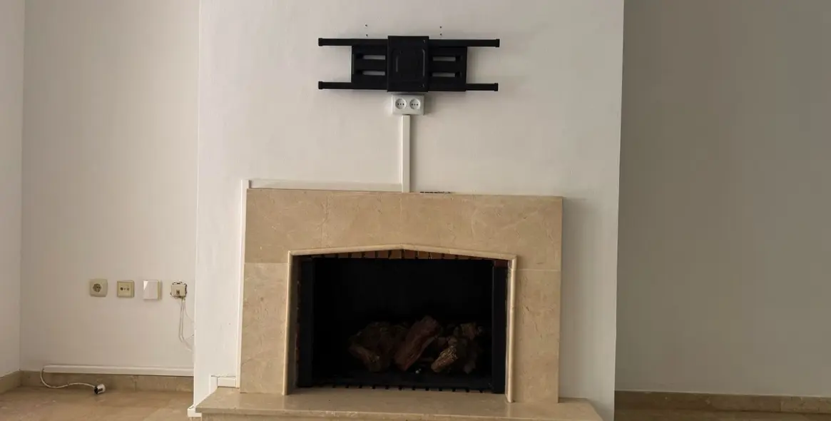 Sale of middle floor apartment in Las Brisas 13