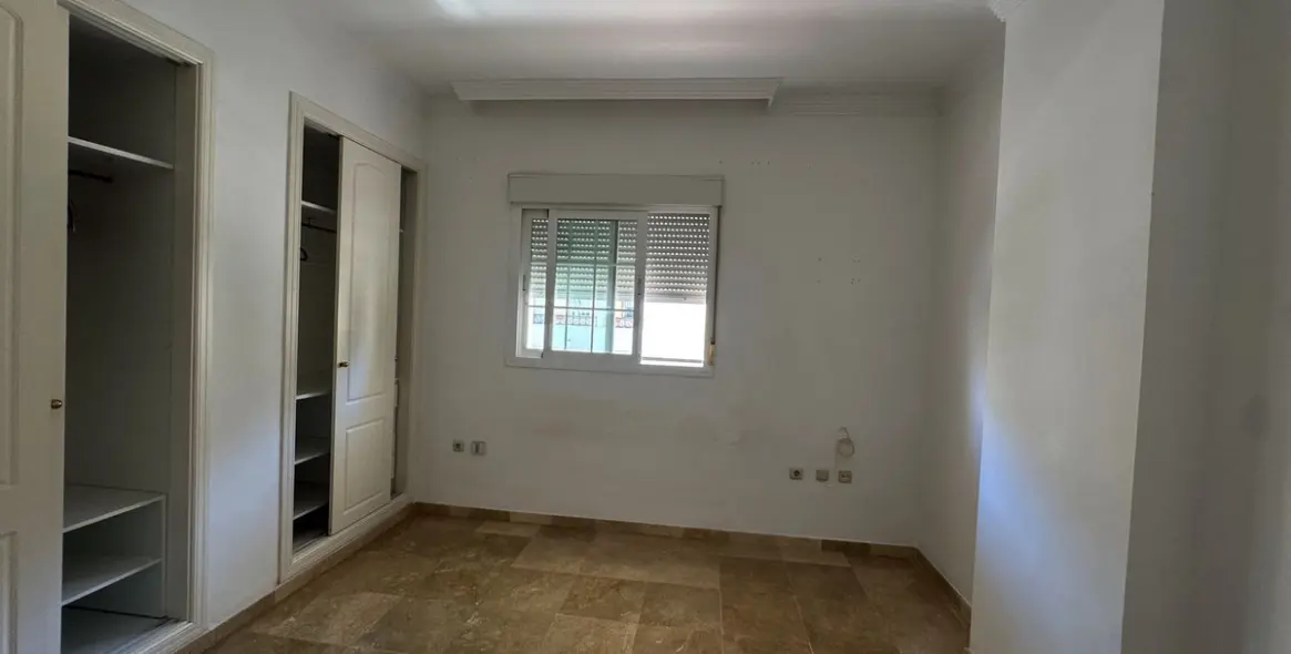 Sale of middle floor apartment in Las Brisas 17