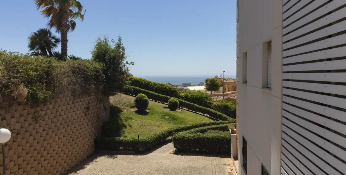 Sale of middle floor apartment in Benalmadena 14