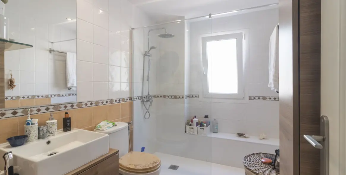 Sale of middle floor apartment in Benalmadena 15