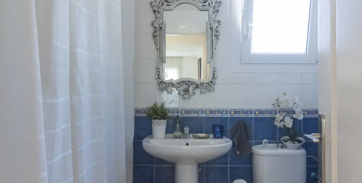 Sale of middle floor apartment in Benalmadena 16