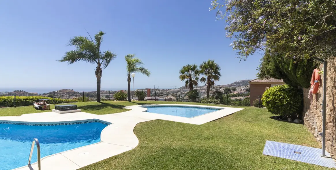 Sale of middle floor apartment in Benalmadena 19