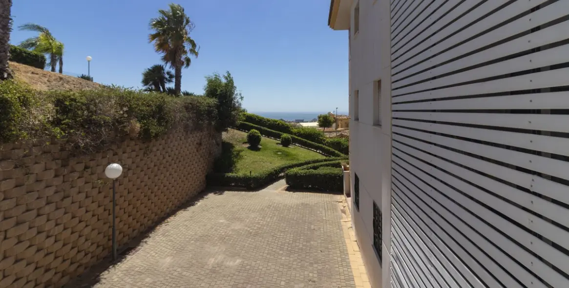 Sale of middle floor apartment in Benalmadena 21