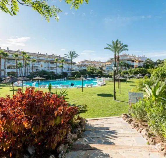 Продажа апартаментов на среднем этаже в Nueva Andalucía