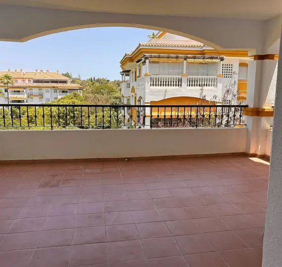 Продажа апартаментов на среднем этаже в Nueva Andalucía