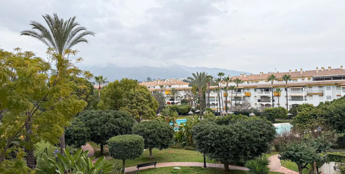 Продажа апартаментов на среднем этаже в Nueva Andalucía 5