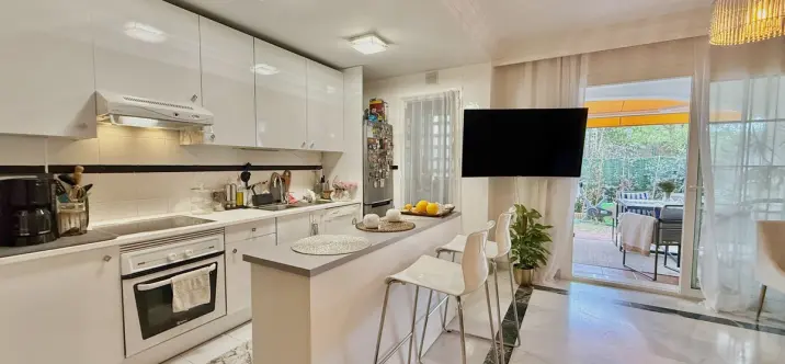 Sale of ground floor apartment in The Golden Mile 2