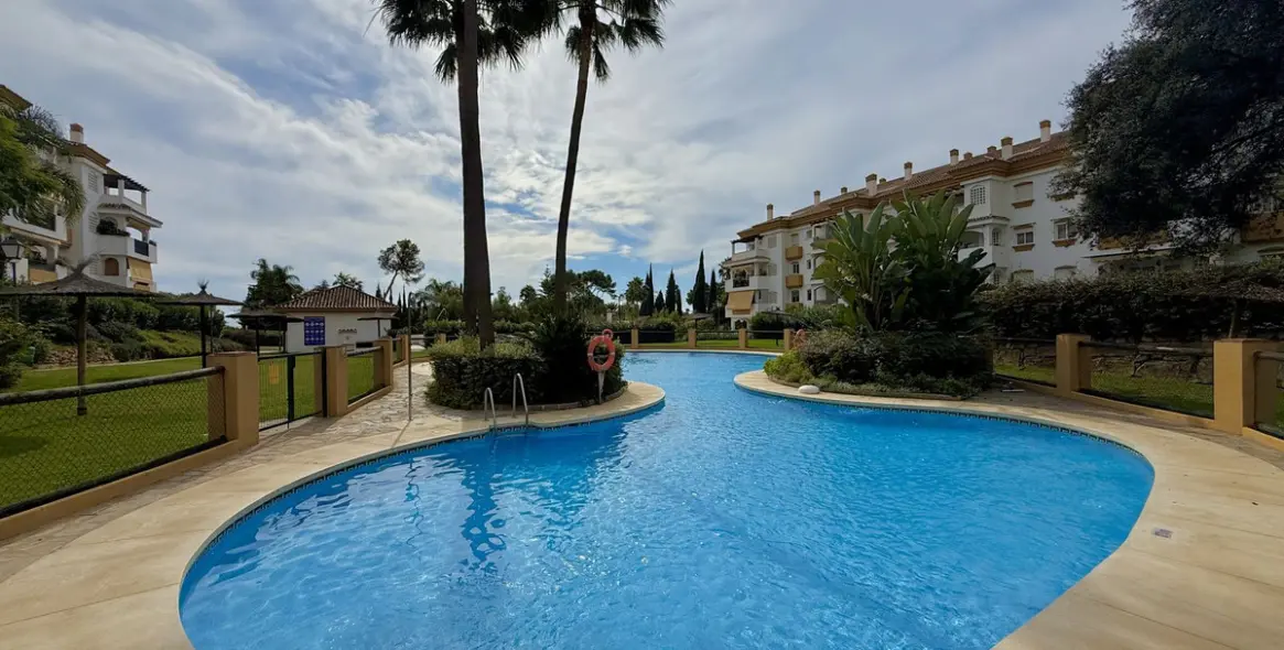 Sale of ground floor apartment in The Golden Mile 22