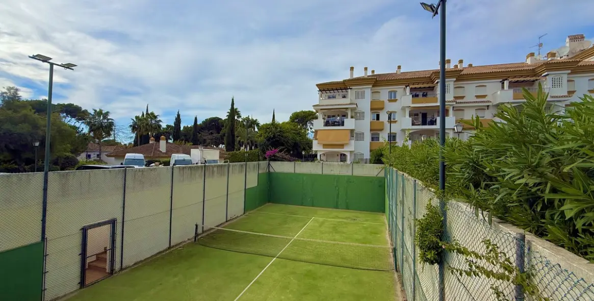 Sale of ground floor apartment in The Golden Mile 24