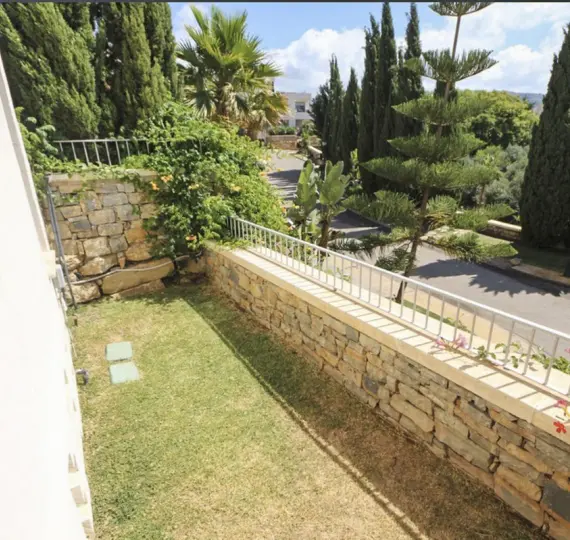 Sale of ground floor apartment in Marbella