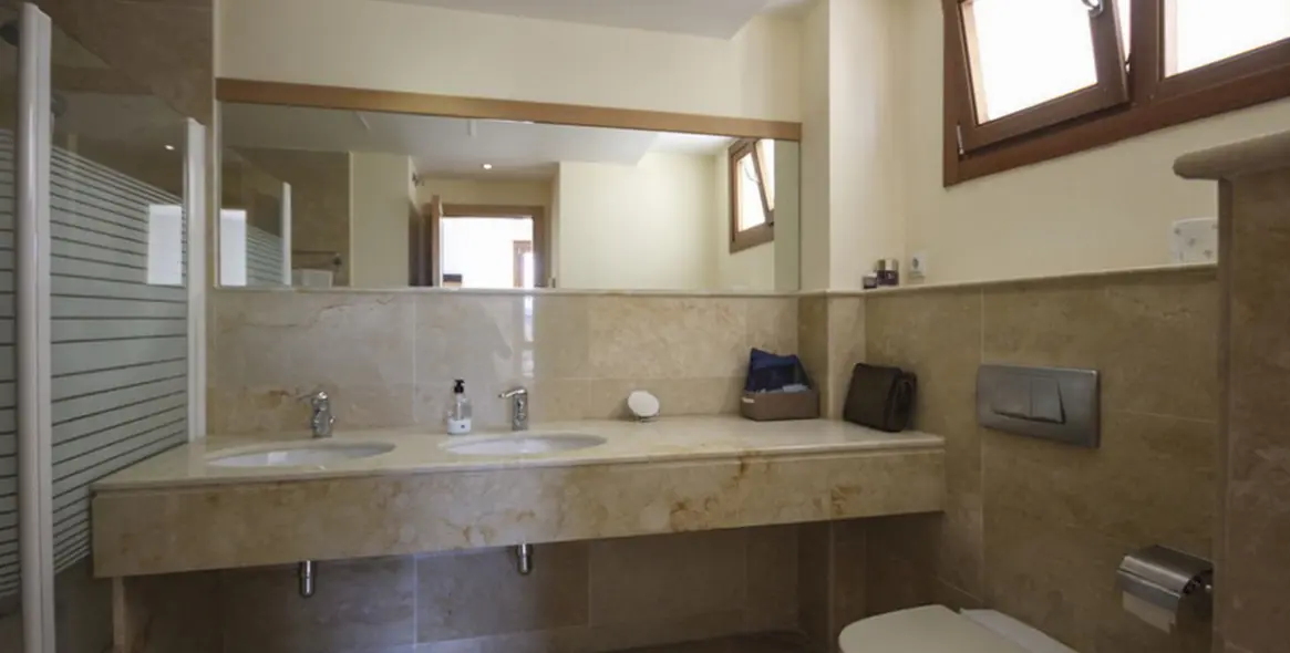 Sale of ground floor apartment in Marbella 13