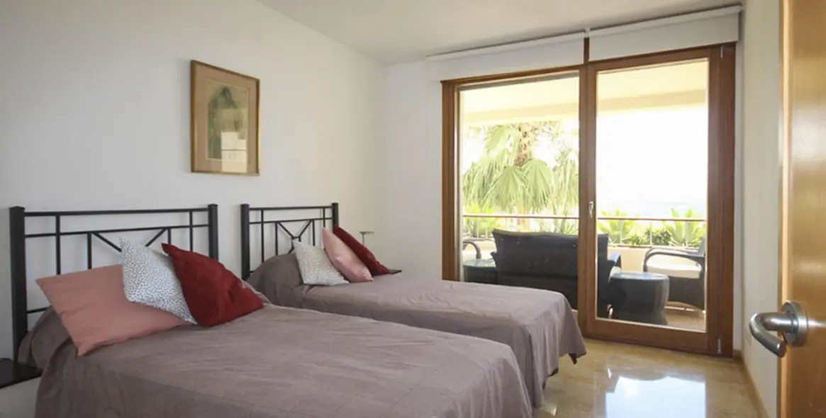 Sale of ground floor apartment in Marbella 10