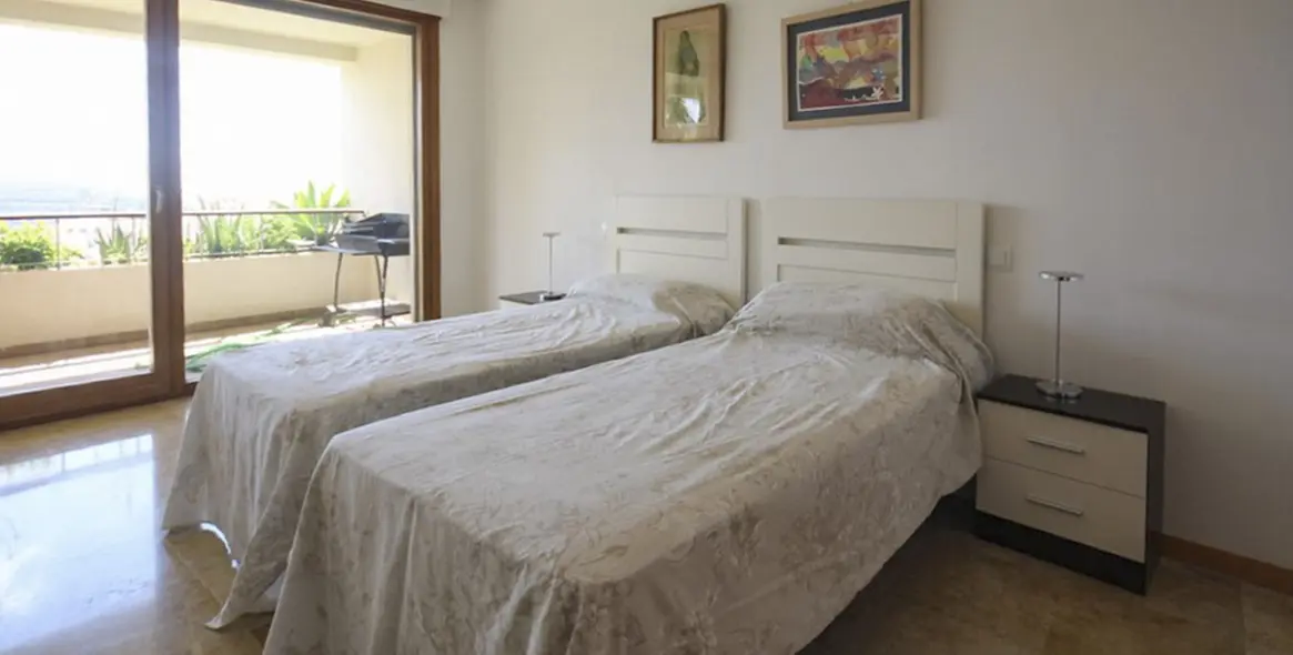 Sale of ground floor apartment in Marbella 11