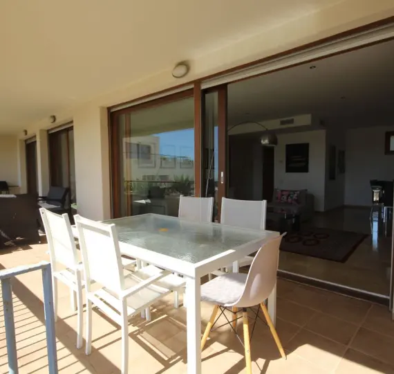 Продажа апартаментов на первом этаже в Los Monteros