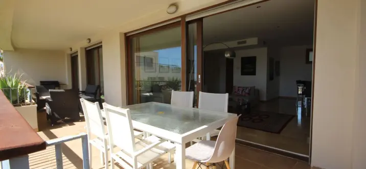 Продажа апартаментов на первом этаже в Los Monteros 0