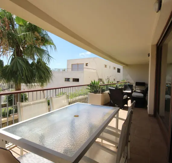 Продажа апартаментов на первом этаже в Los Monteros