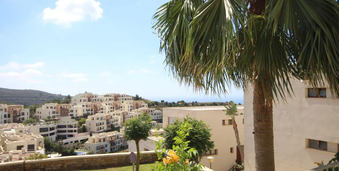 Продажа апартаментов на первом этаже в Los Monteros 3